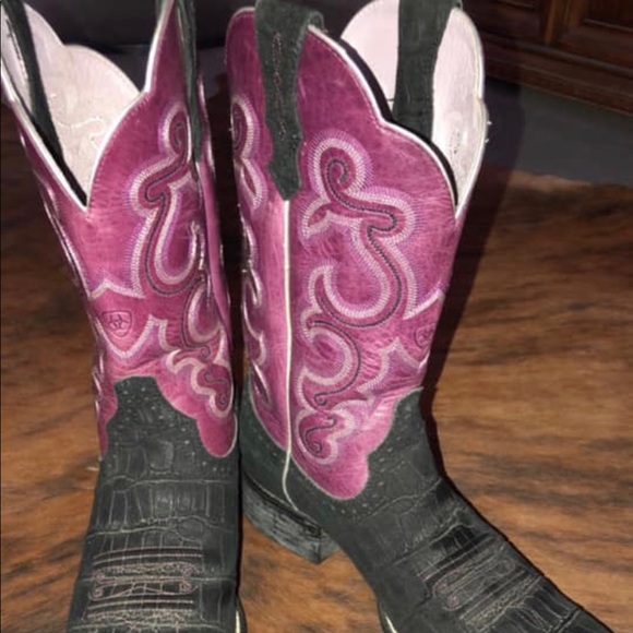 Women’s Ariats - Picture 2 of 2